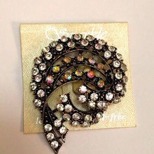 Beautiful large unique shape clear and fluoresce rhinestone Brooch